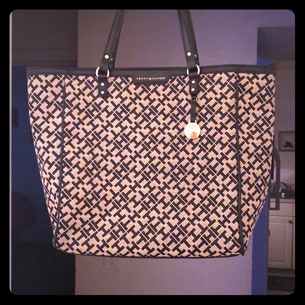 Tommy Hilfiger tote like new!